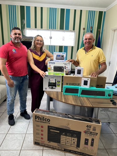 Entrega equipamentos a Secretaria da Assistência Social